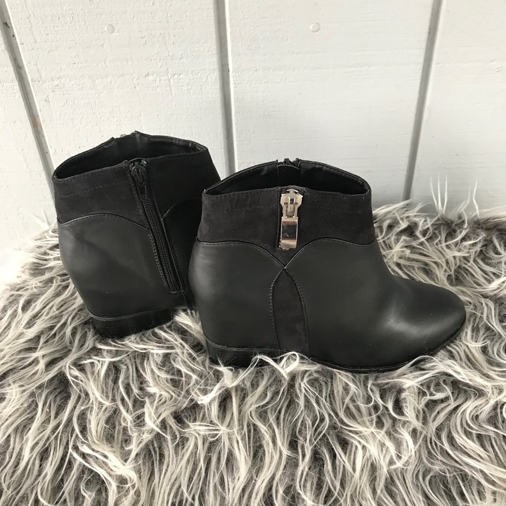 Zoey Ankle Leather Black Booties - Picture 3 of 7